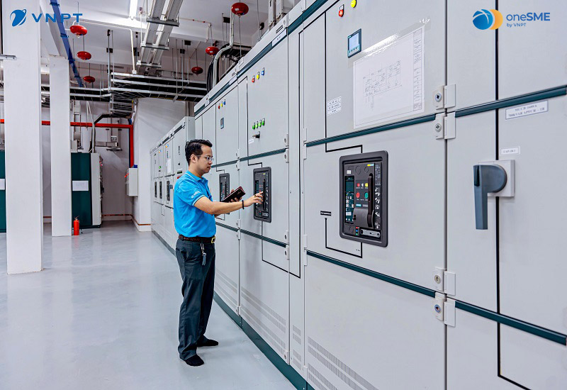 Nên lựa chọn Data Center tại Việt Nam đạt các tiêu chuẩn quốc tế, ổn định và đáp ứng tốt nhu cầu mở rộng khi cần.