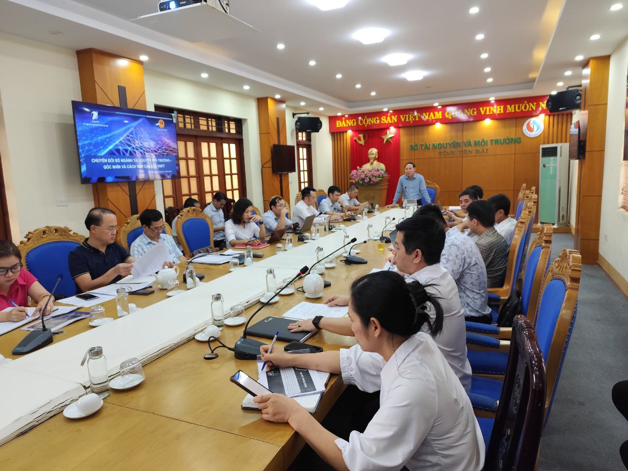 Đại diện Tập đoàn VNPT tham gia tư vấn tại Hội nghị CĐS