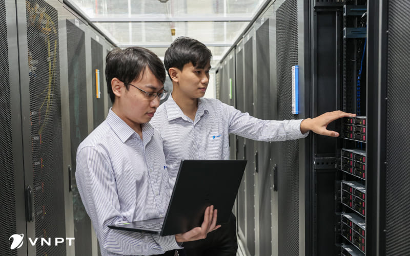 Một trong những giá trị lớn nhất khi hợp tác với VNPT là sự hỗ trợ từ đội ngũ kỹ sư, chuyên gia túc trực 24/7