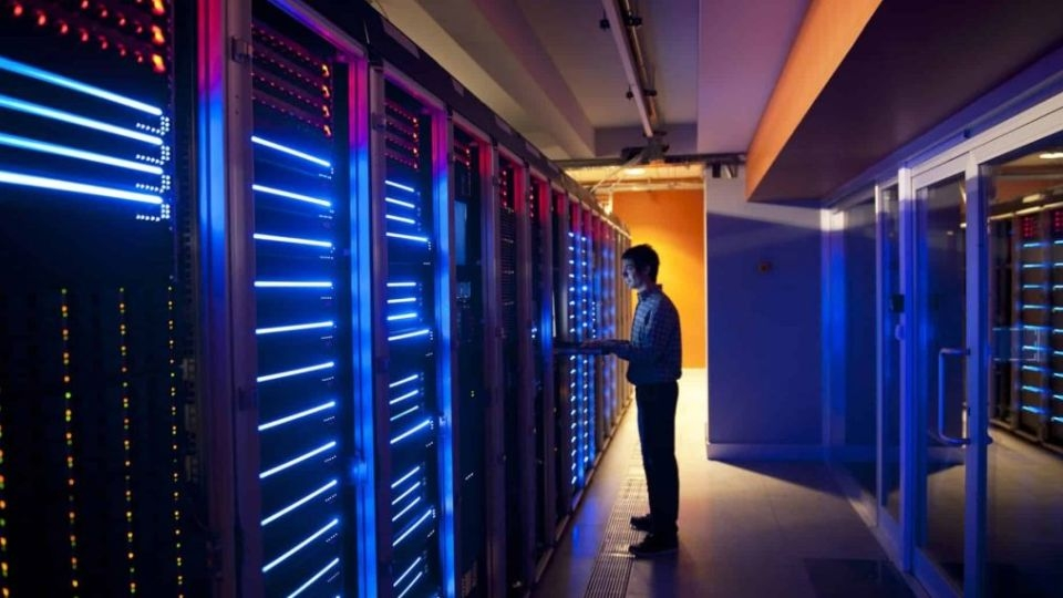 Quy trình thuê và sử dụng Dedicated Server là sự kết hợp giữa dịch vụ của nhà cung cấp và quyền quản trị của khách hàng
