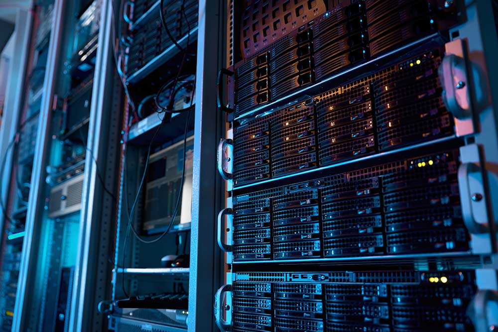 Sở hữu một Dedicated Server đồng nghĩa chịu trách nhiệm hoàn toàn về bảo trì phần mềm và an ninh