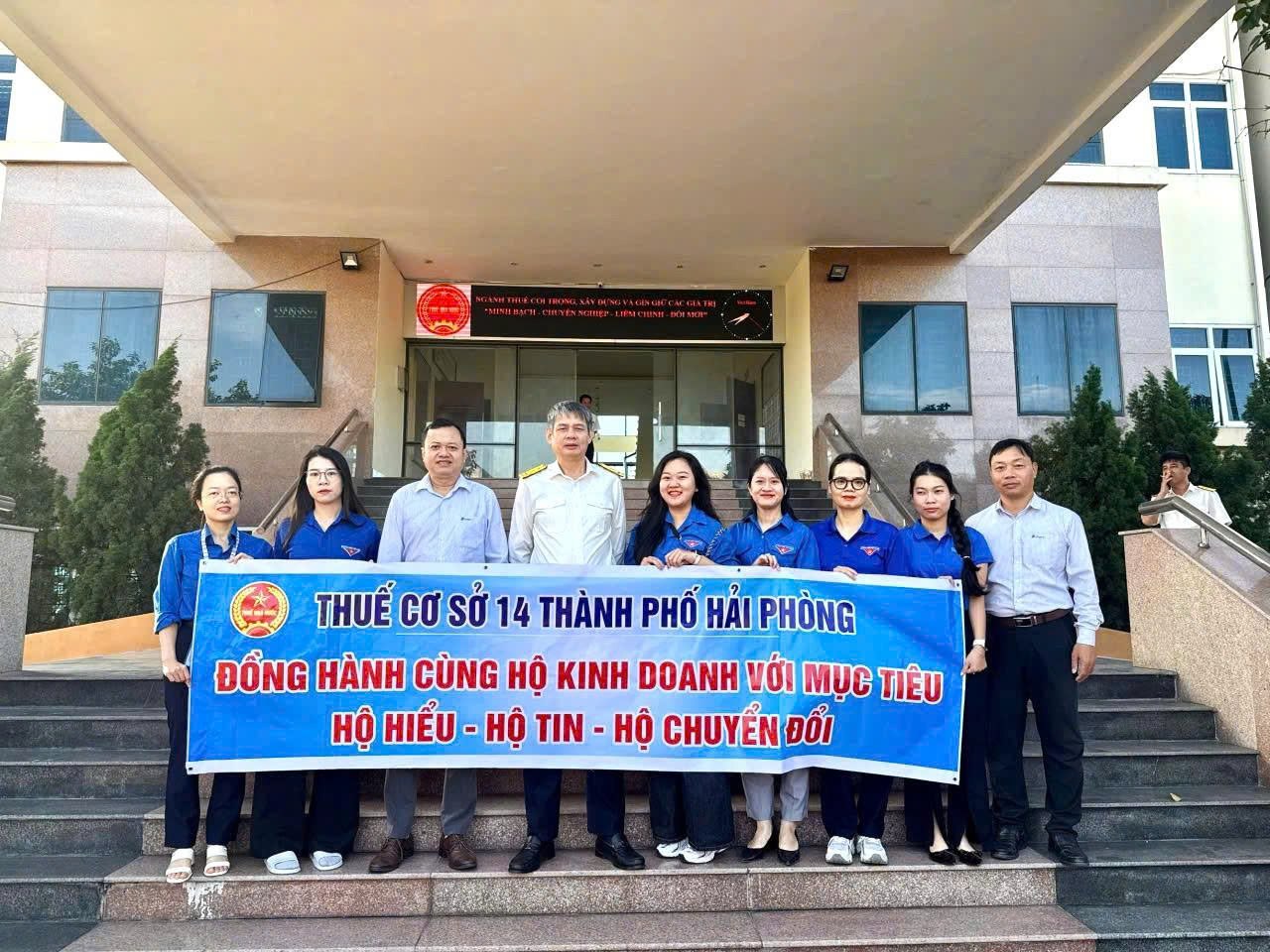 VNPT Hải Phòng đồng hành cùng các đơn vị thuế cơ sở tuyên truyền, hướng dẫn và hỗ trợ hộ kinh doanh sử dụng hóa đơn điện tử.