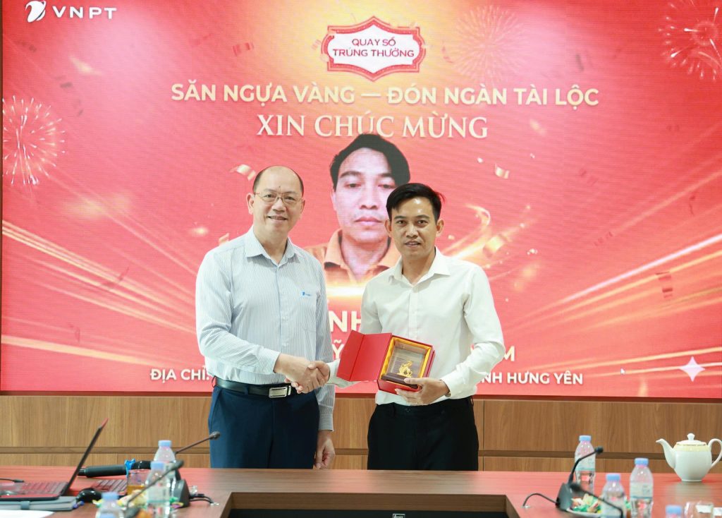 Hộ kinh doanh Vũ Đình Vũ Phan Sào Nam ( Hưng Yên) sử dụng dịch vụ VNPT HKD nhận giải thưởng Đại mã của chương trình Săn ngựa vàng – Đón ngàn tài lộc.